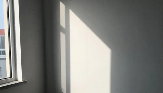 媒介投放的两种策略对比：精准与广泛的实际取舍